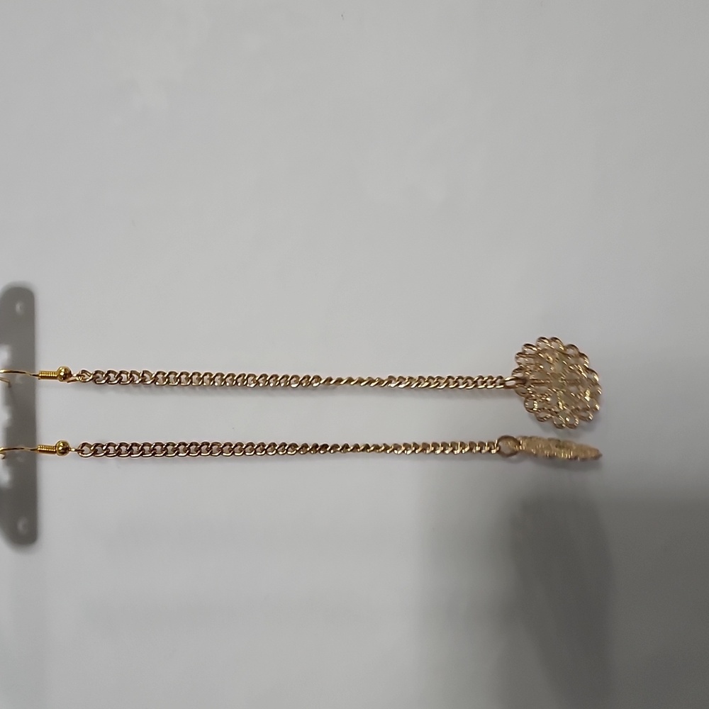 Handcrafted Golden Bloom Lace Elegant Gold Dangle Earrings - Picture 4 of 4
